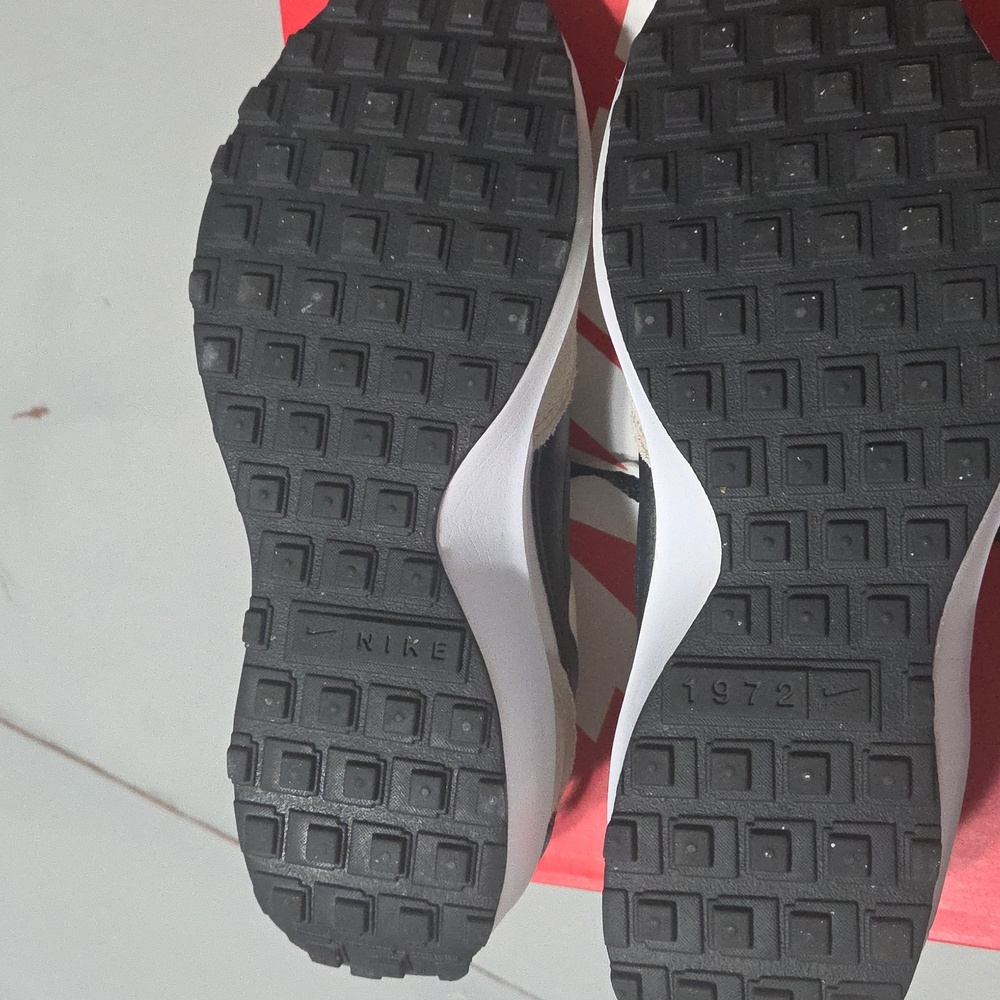 Nike Waffle Debut in Sanddrift and Black - Picture 7 of 12